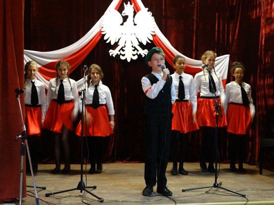 patriotyczne-nuty-w-jeleniogorskim-mdk-foto-67821
