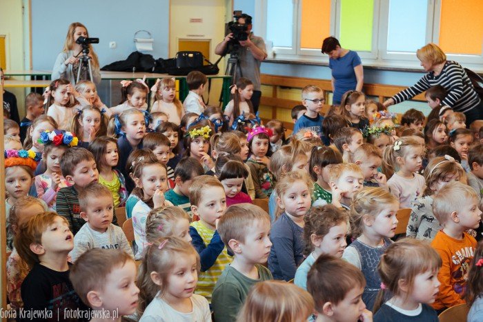 w-okraglaczku-wiosne-witay-dzieci-z-rodzicami-foto-67890