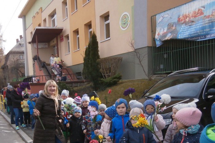 w-okraglaczku-wiosne-witay-dzieci-z-rodzicami-foto-67890