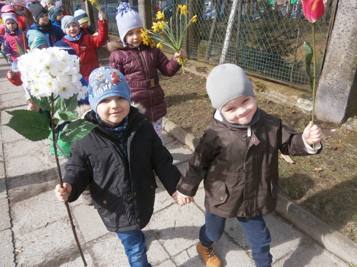 w-okraglaczku-wiosne-witay-dzieci-z-rodzicami-foto-67890