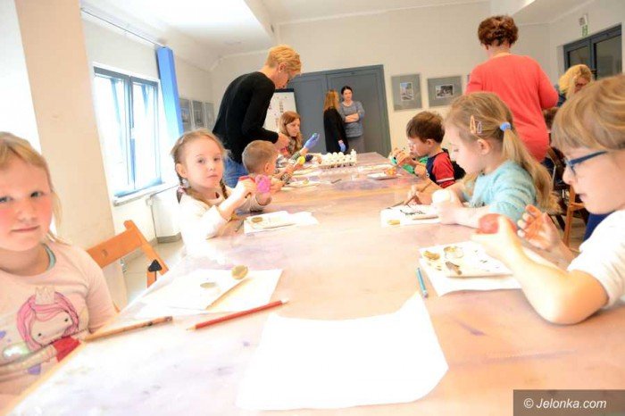 malowanie-pisanek-w-muzeum-karkonoskim-foto-67901