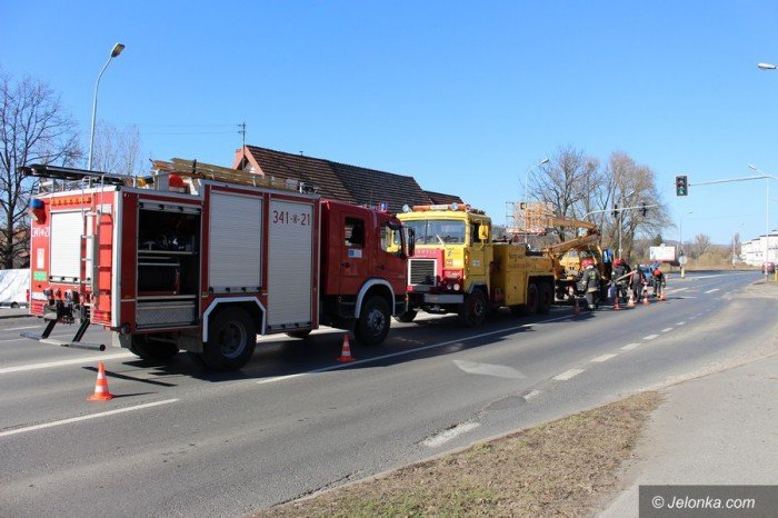 samochod-rozkraczy-sie-na-wolnosci-foto-67982