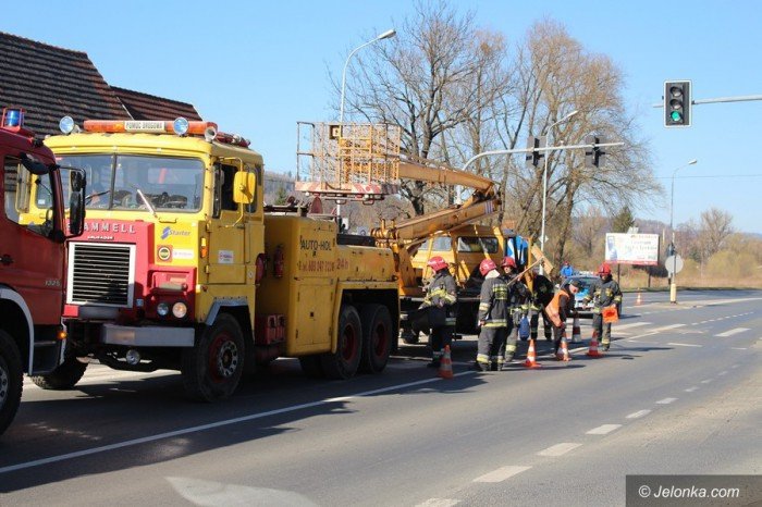 samochod-rozkraczy-sie-na-wolnosci-foto-67982