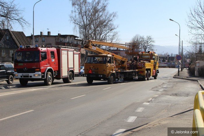 samochod-rozkraczy-sie-na-wolnosci-foto-67982