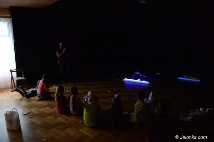 czarny-teatr-w-odk-niezwyke-warsztaty-dla-dzieci-foto-68063