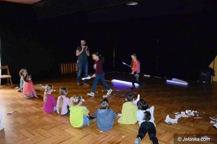 czarny-teatr-w-odk-niezwyke-warsztaty-dla-dzieci-foto-68063