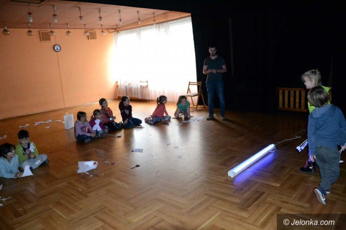 czarny-teatr-w-odk-niezwyke-warsztaty-dla-dzieci-foto-68063