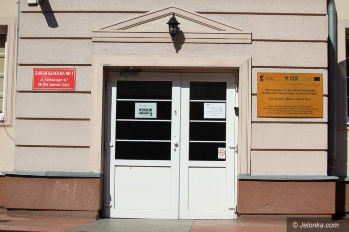 nauczyciele-strajkowali-ale-nie-wszyscy-foto-68080