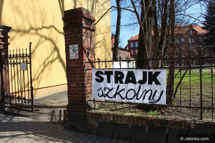 nauczyciele-strajkowali-ale-nie-wszyscy-foto-68080