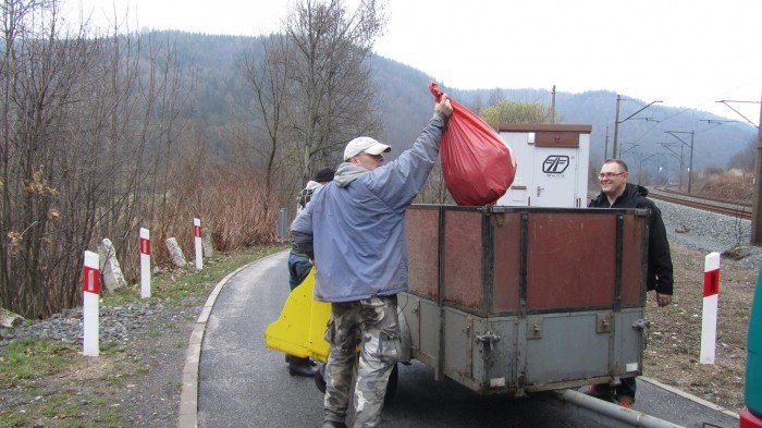 wysprzatali-10-km-bobru-wyniesli-mnostwo-smieci-foto-68090