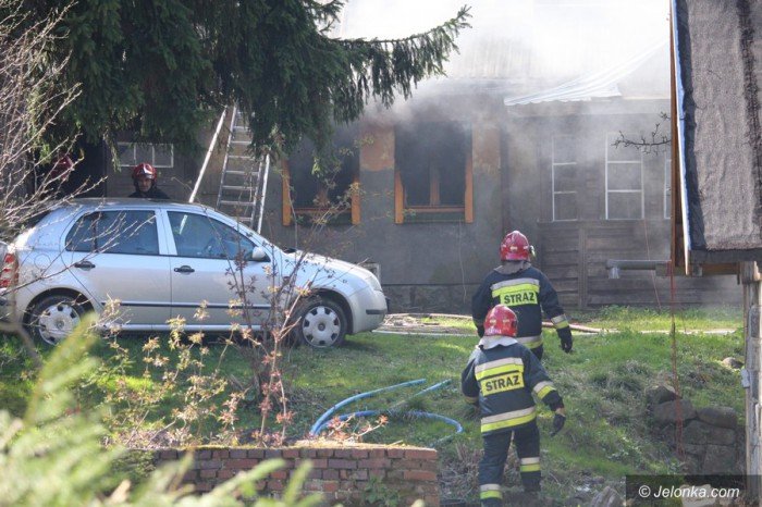 pozar-budynku-mieszkalnego-w-karpaczu-foto-68214