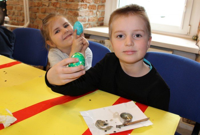 pisanki-na-goraco-czyli-dzieciece-spotkanie-z-tradycja-foto-68220