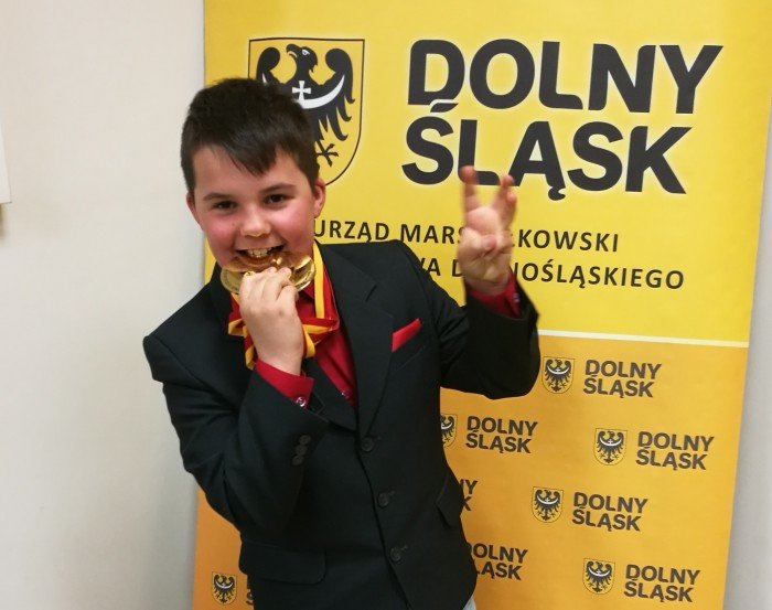 jas-lewandowski-z-kowar-bardzo-zdolnym-slazaczkiem-foto-68243
