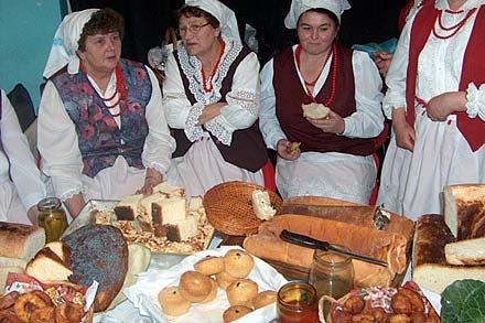 Przygotowano również pokazy wypieku chleba i ciast wg starych domowych receptur.
