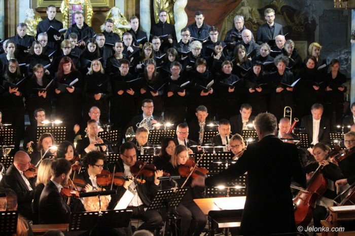 wspaniay-koncert-pasyjny-w-kosciele-aski-foto-68291