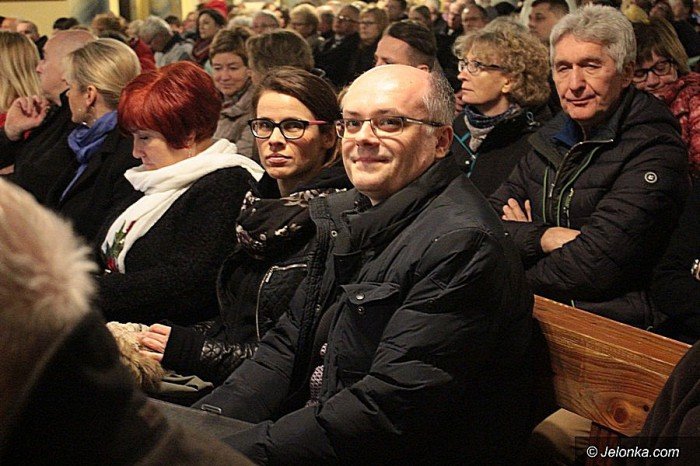 wspaniay-koncert-pasyjny-w-kosciele-aski-foto-68291