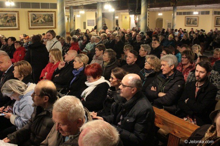 wspaniay-koncert-pasyjny-w-kosciele-aski-foto-68291