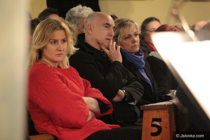 wspaniay-koncert-pasyjny-w-kosciele-aski-foto-68291