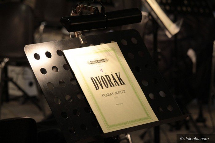 wspaniay-koncert-pasyjny-w-kosciele-aski-foto-68291