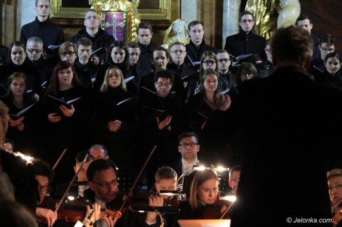 wspaniay-koncert-pasyjny-w-kosciele-aski-foto-68291