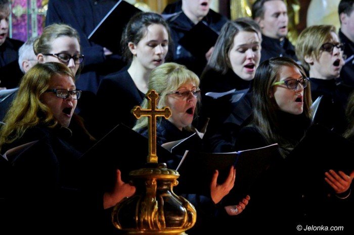 wspaniay-koncert-pasyjny-w-kosciele-aski-foto-68291