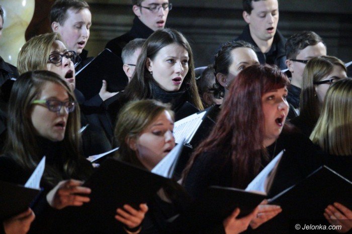 wspaniay-koncert-pasyjny-w-kosciele-aski-foto-68291