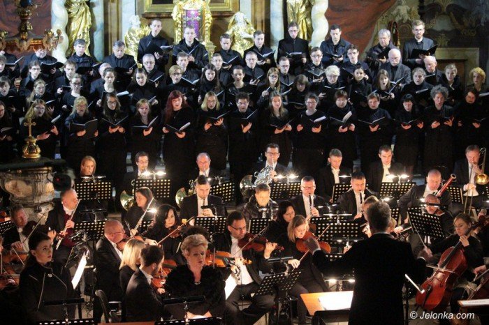 wspaniay-koncert-pasyjny-w-kosciele-aski-foto-68291