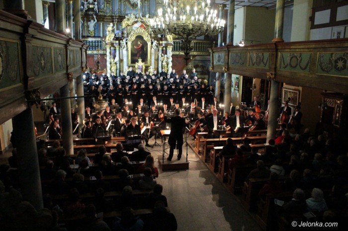 wspaniay-koncert-pasyjny-w-kosciele-aski-foto-68291