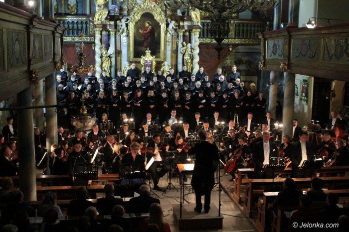 wspaniay-koncert-pasyjny-w-kosciele-aski-foto-68291
