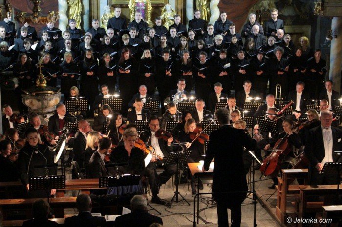 wspaniay-koncert-pasyjny-w-kosciele-aski-foto-68291