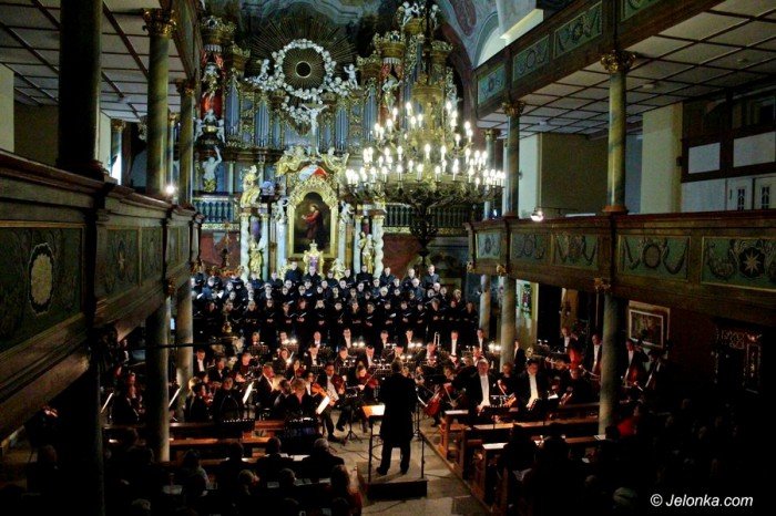 wspaniay-koncert-pasyjny-w-kosciele-aski-foto-68291