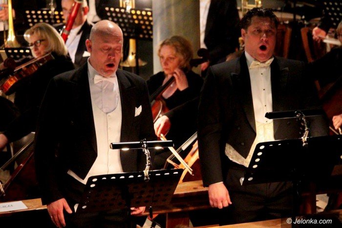 wspaniay-koncert-pasyjny-w-kosciele-aski-foto-68291