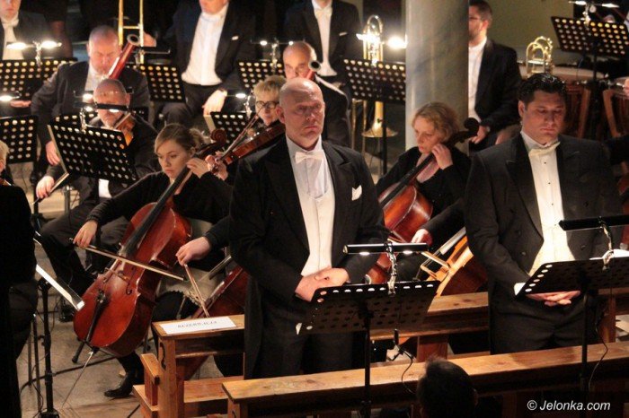 wspaniay-koncert-pasyjny-w-kosciele-aski-foto-68291