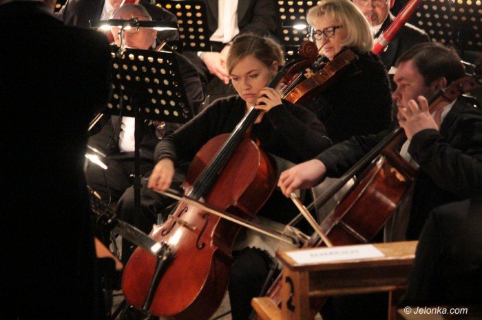 wspaniay-koncert-pasyjny-w-kosciele-aski-foto-68291