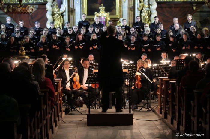 wspaniay-koncert-pasyjny-w-kosciele-aski-foto-68291