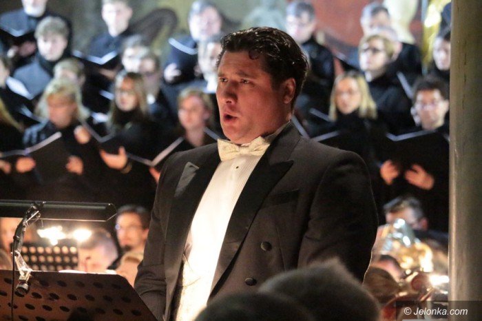 wspaniay-koncert-pasyjny-w-kosciele-aski-foto-68291