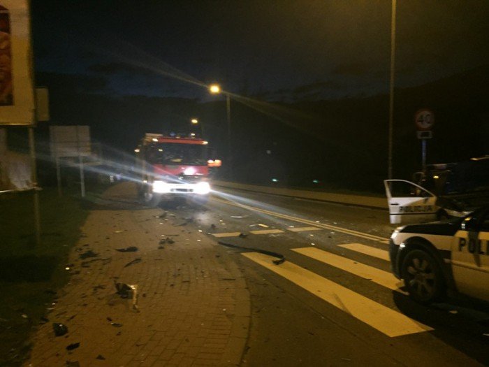 w-poscigu-ranni-policjanci-rozbite-radiowozy-aktualizacja-foto-68365