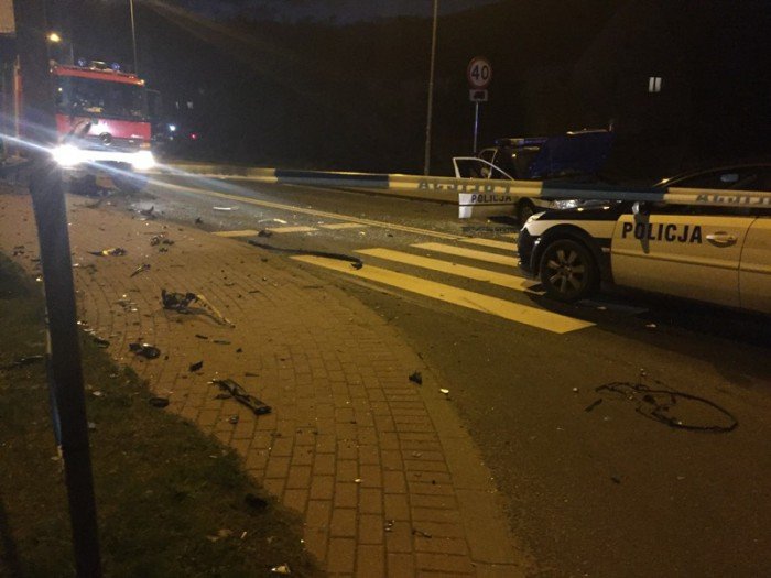 w-poscigu-ranni-policjanci-rozbite-radiowozy-aktualizacja-foto-68365