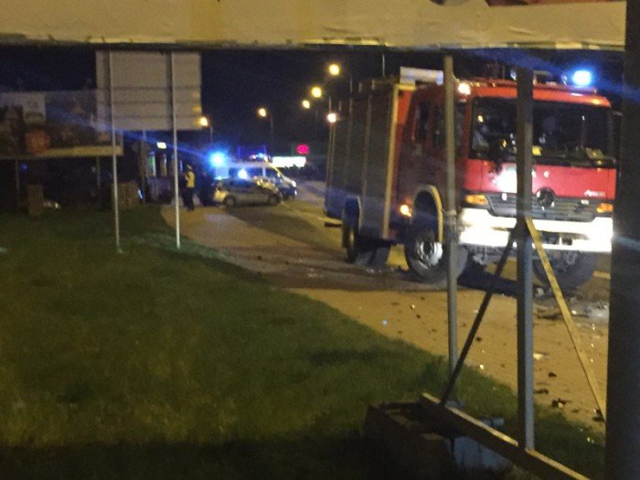 w-poscigu-ranni-policjanci-rozbite-radiowozy-aktualizacja-foto-68365