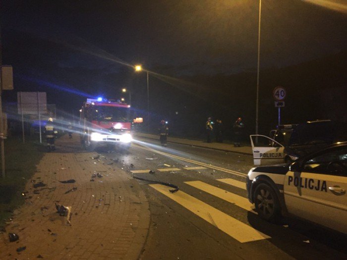 w-poscigu-ranni-policjanci-rozbite-radiowozy-aktualizacja-foto-68365