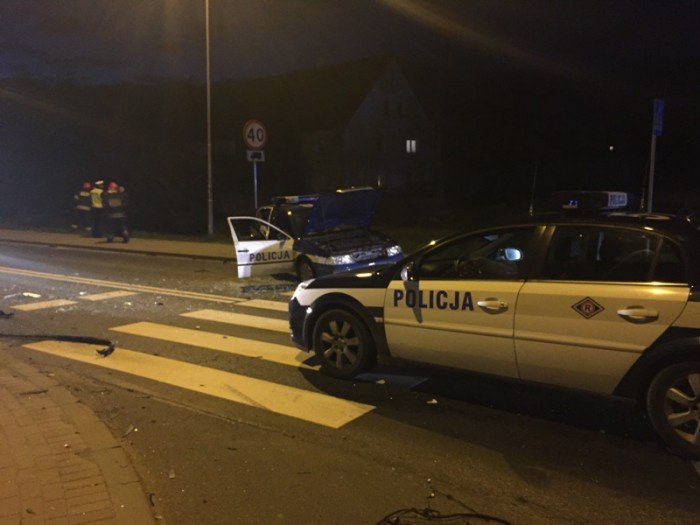 w-poscigu-ranni-policjanci-rozbite-radiowozy-aktualizacja-foto-68365