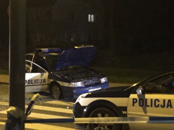 w-poscigu-ranni-policjanci-rozbite-radiowozy-aktualizacja-foto-68365