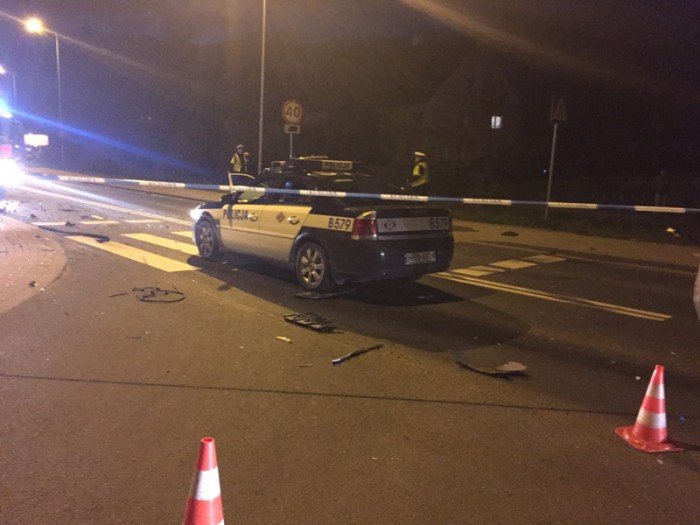 w-poscigu-ranni-policjanci-rozbite-radiowozy-aktualizacja-foto-68365