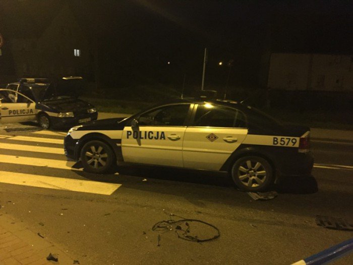 w-poscigu-ranni-policjanci-rozbite-radiowozy-aktualizacja-foto-68365