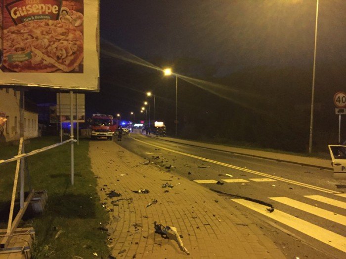 w-poscigu-ranni-policjanci-rozbite-radiowozy-aktualizacja-foto-68365