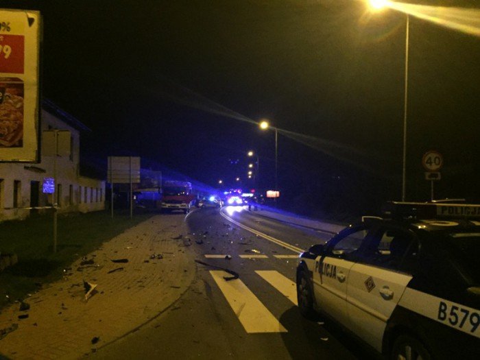 w-poscigu-ranni-policjanci-rozbite-radiowozy-aktualizacja-foto-68365