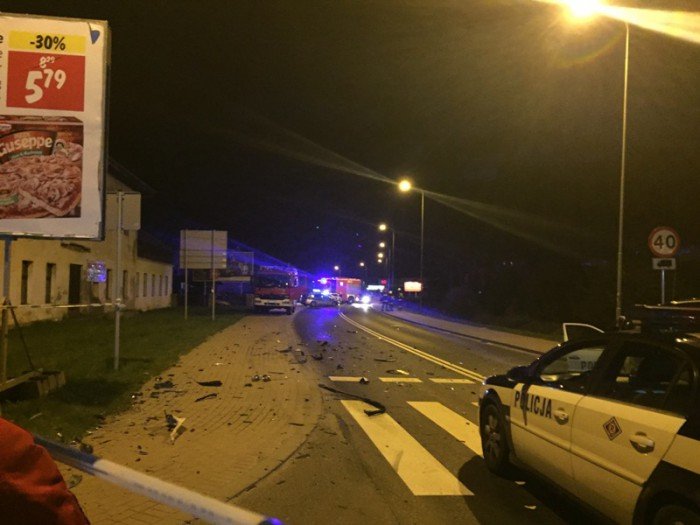w-poscigu-ranni-policjanci-rozbite-radiowozy-aktualizacja-foto-68365