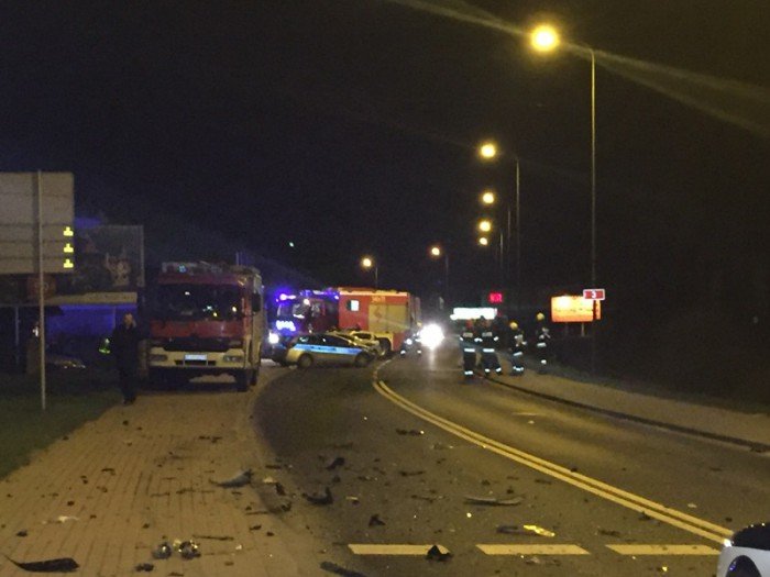 w-poscigu-ranni-policjanci-rozbite-radiowozy-aktualizacja-foto-68365
