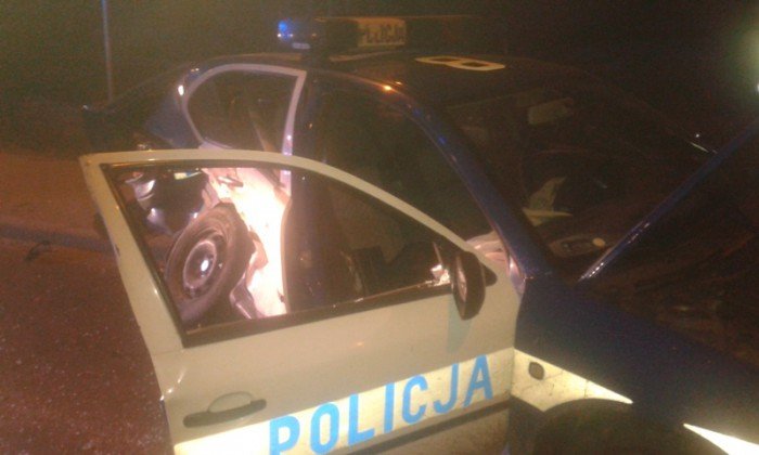 w-poscigu-ranni-policjanci-rozbite-radiowozy-aktualizacja-foto-68365