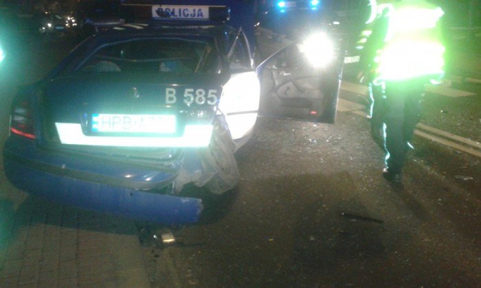 w-poscigu-ranni-policjanci-rozbite-radiowozy-aktualizacja-foto-68365